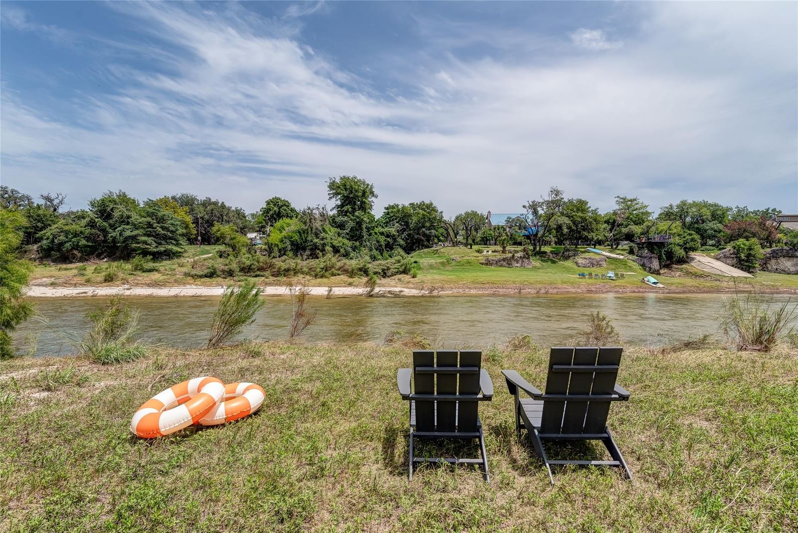 1424 Lakeshore DR - Photo 1