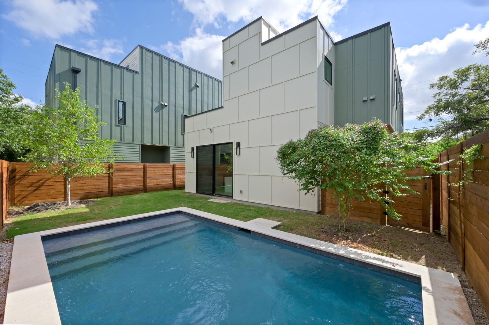 1104 1/2 Gunter ST - Photo 1