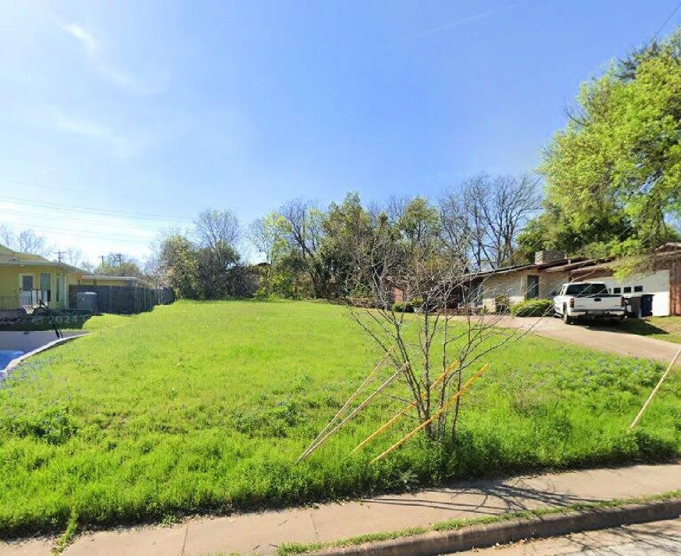 1902 Maple Ave - Photo 1
