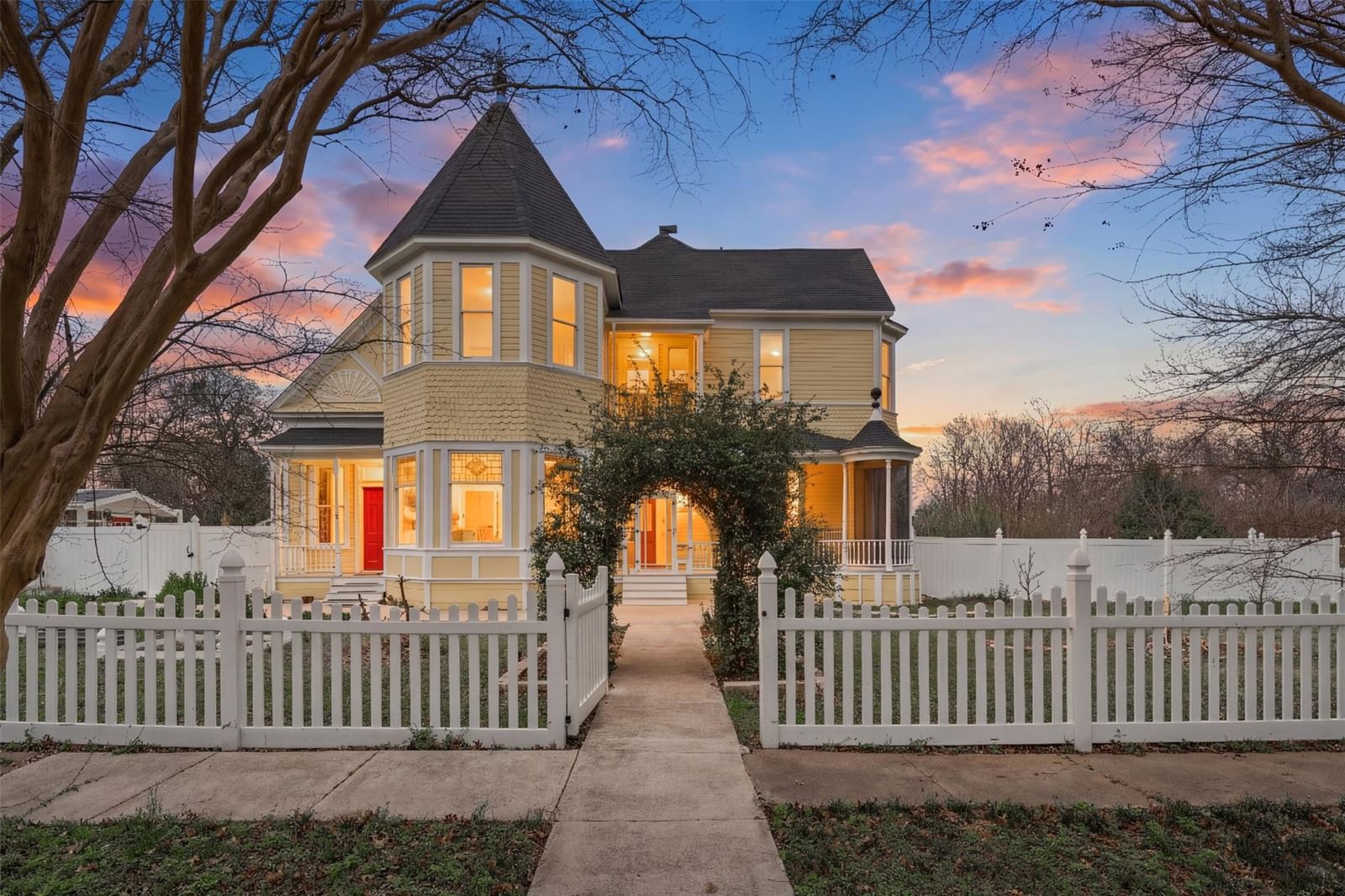 300 Estelle Rice DR - Photo 1
