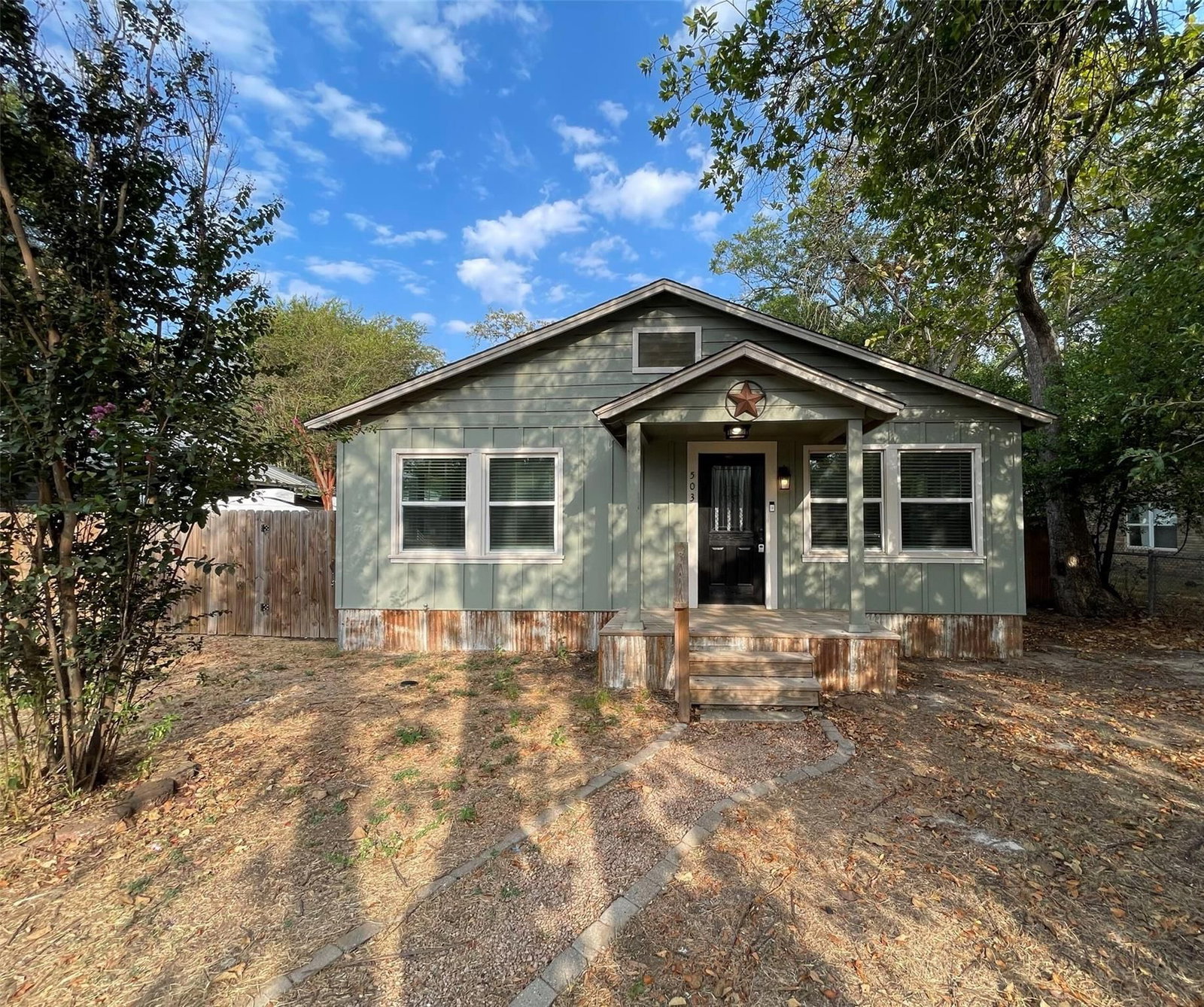 503 Byrne ST - Photo 1