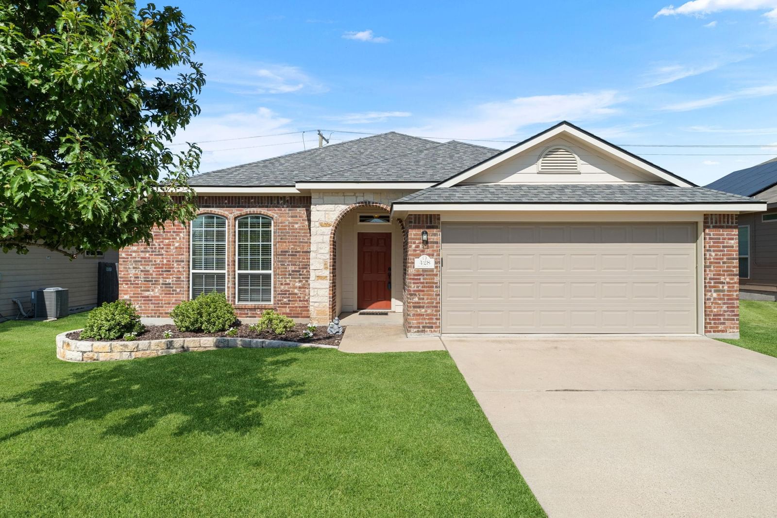 428 Parkfield LN - Photo 1