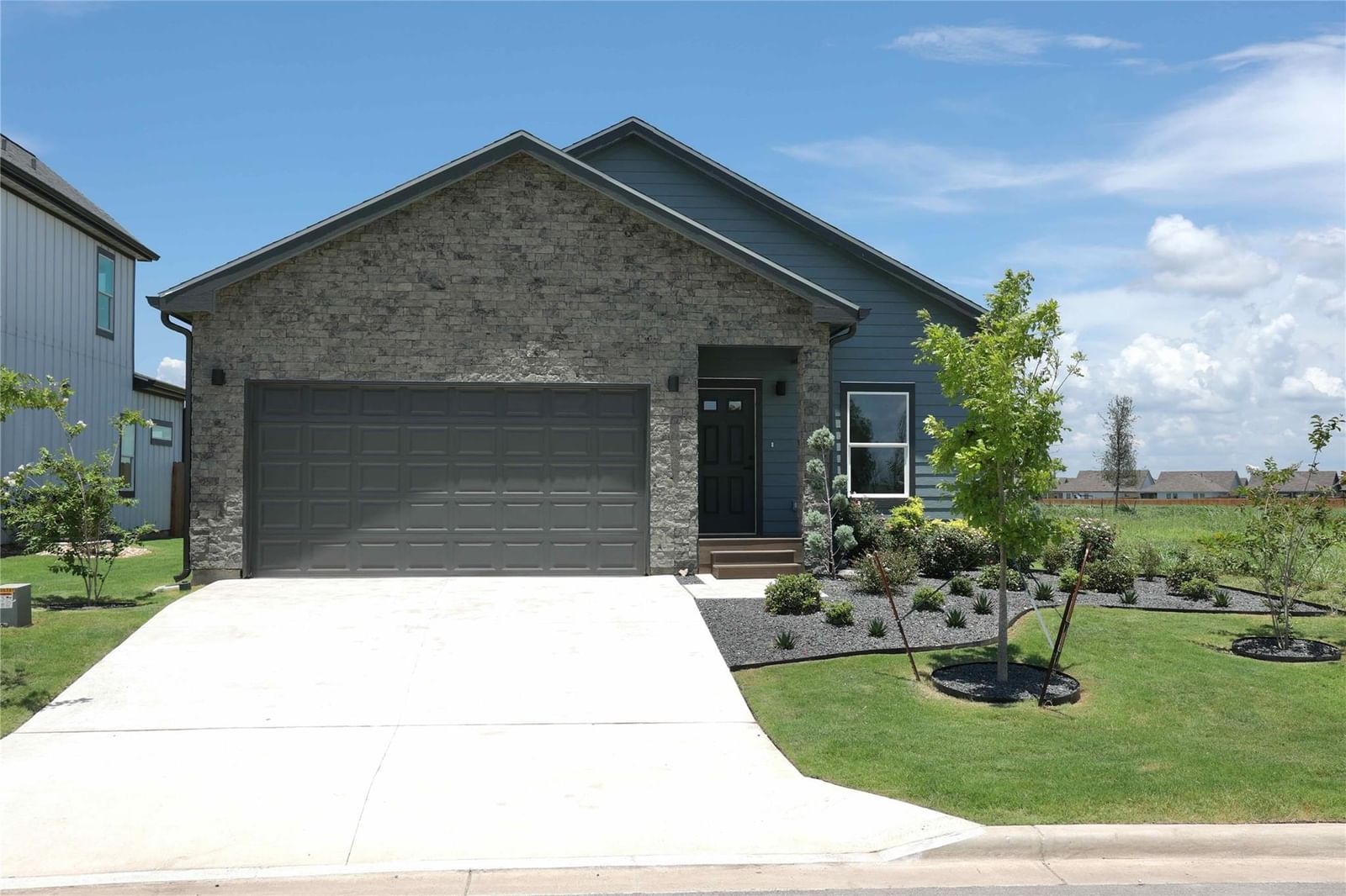 2015 Applewood DR - Photo 1