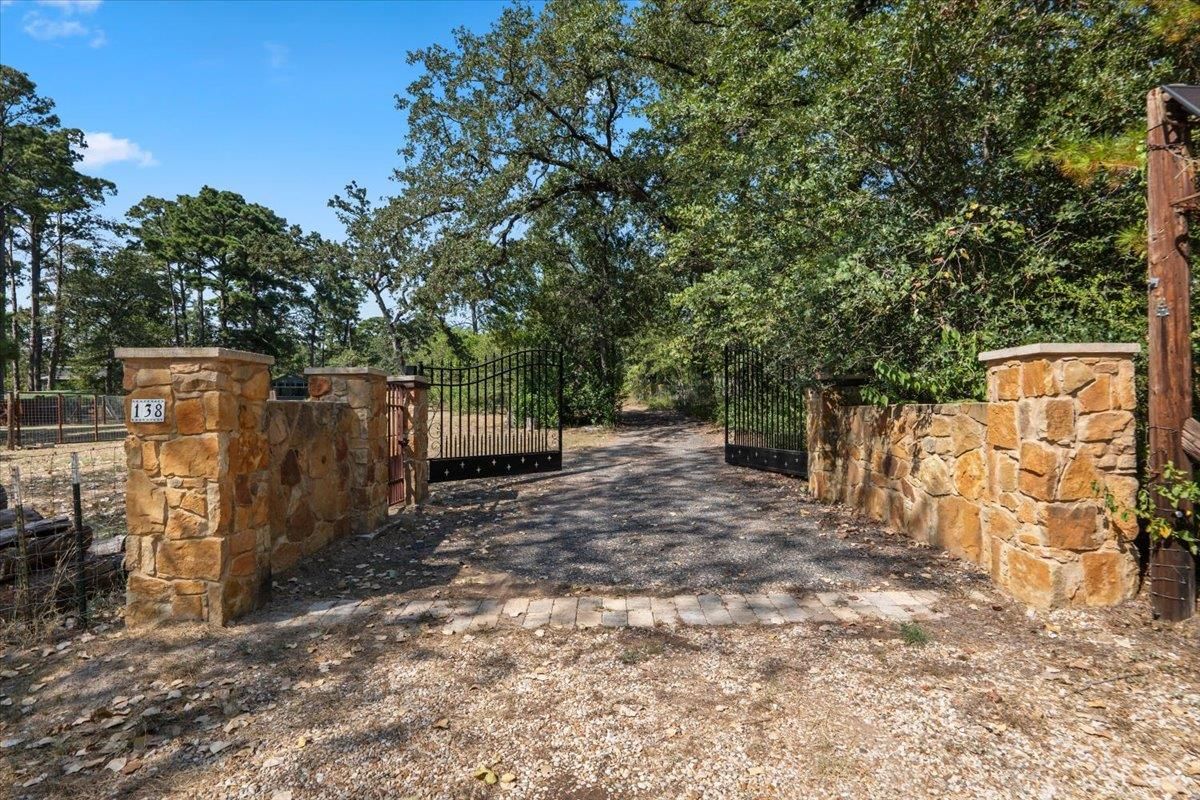138 Forest LN - Photo 1