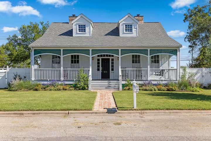 811 Hempstead ST - Photo 1