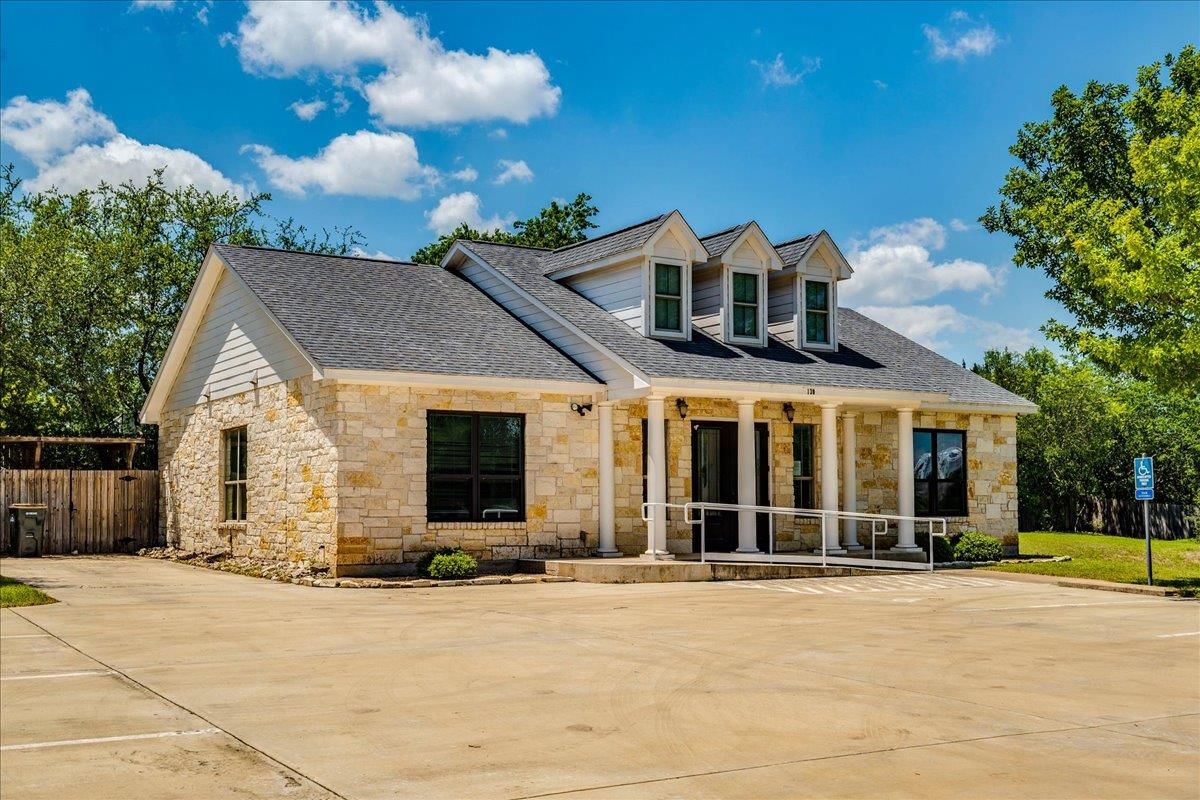130 Hall Professional CTR - Photo 1