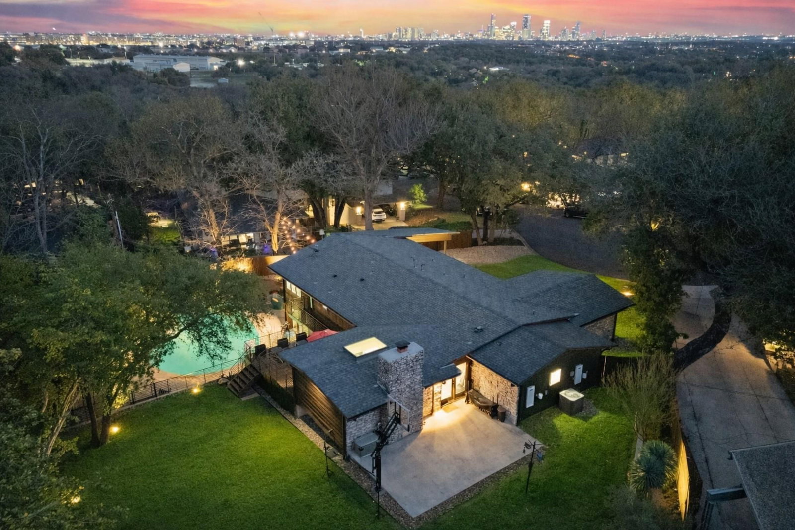 3302 Cherry Tree CIR - Photo 1