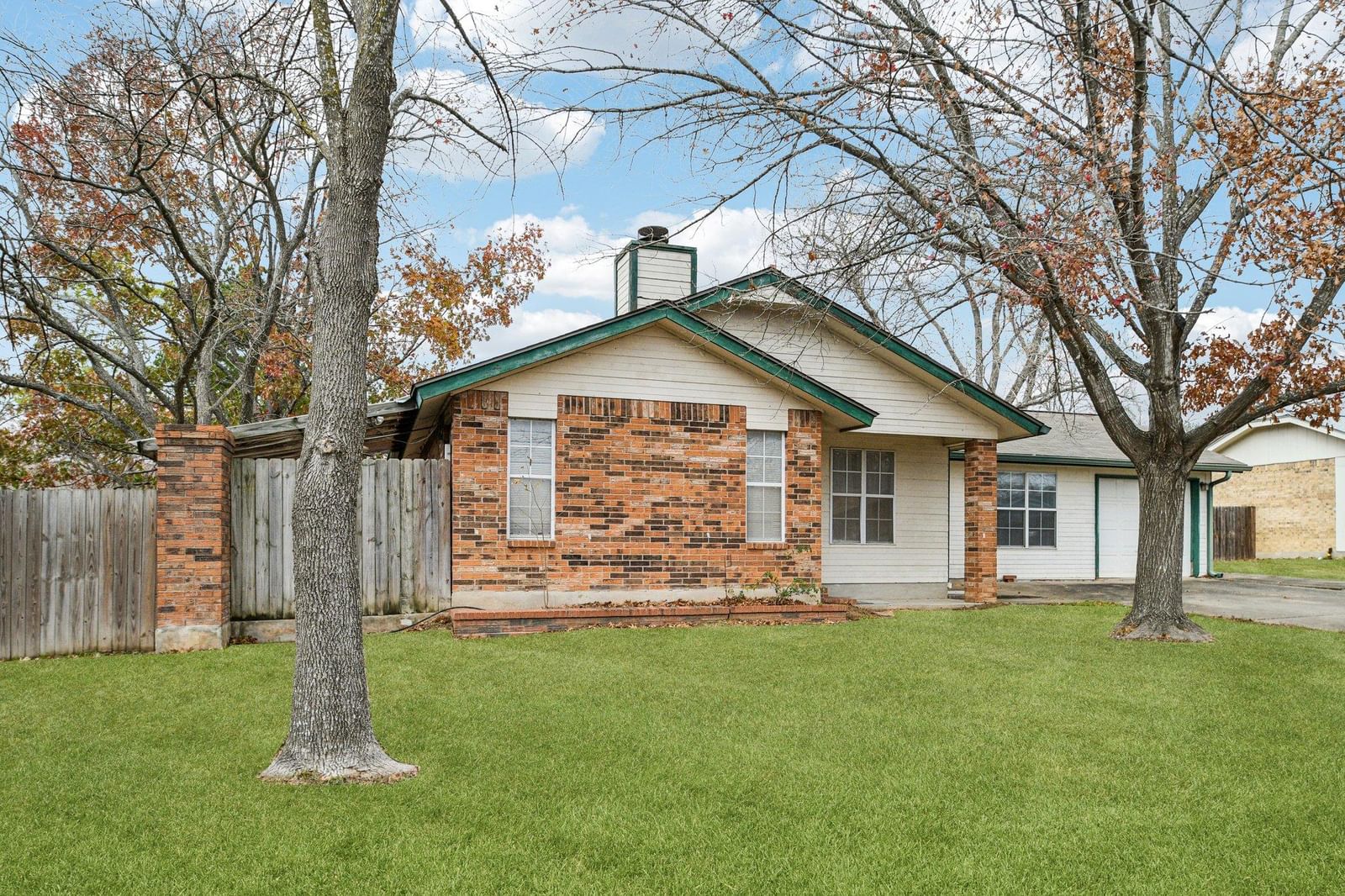 102 Stubblefield DR - Photo 1