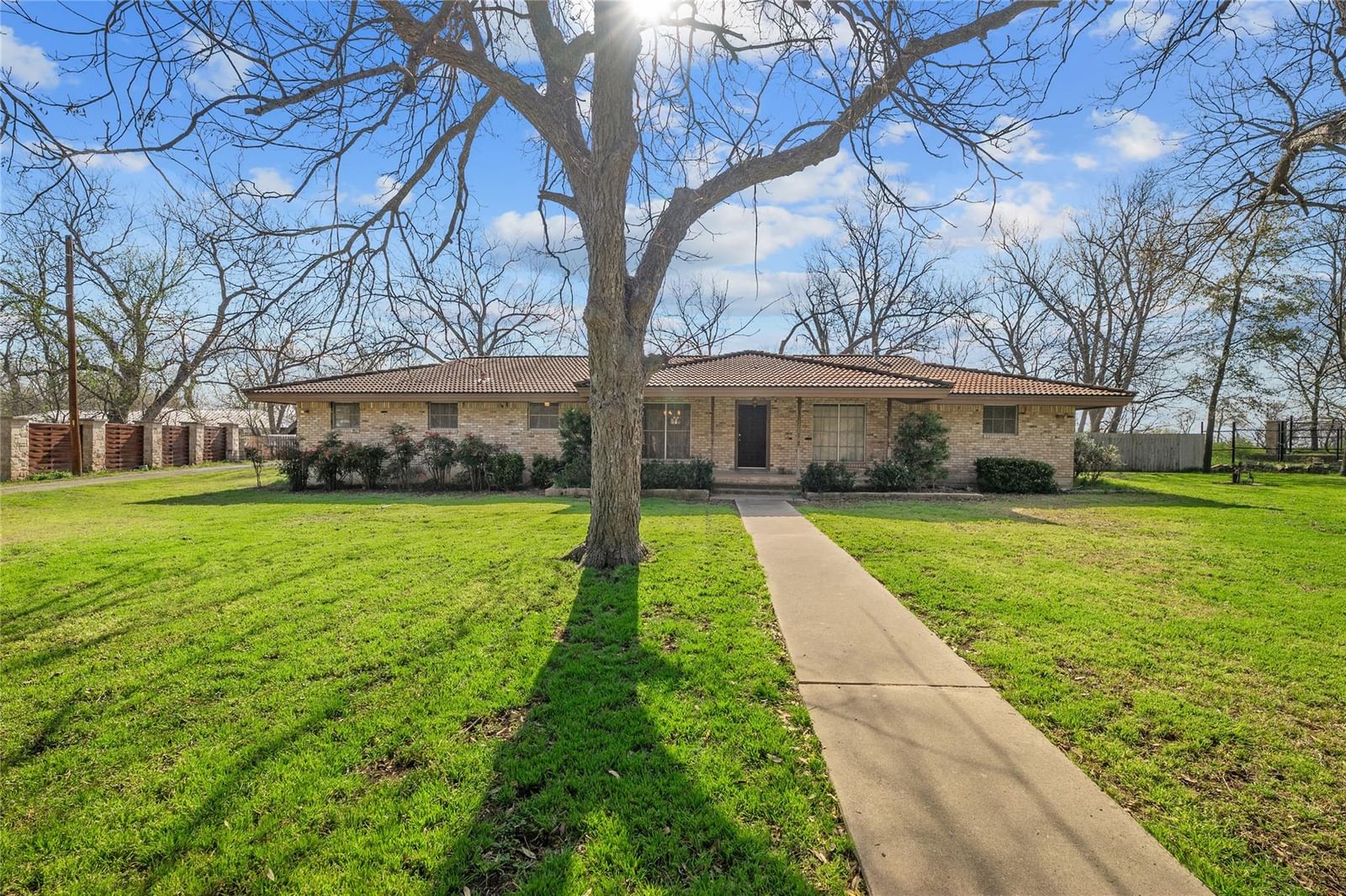 7705 Shelton RD - Photo 1