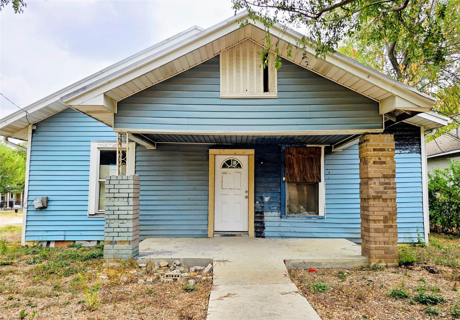 901 5th ST - Photo 1