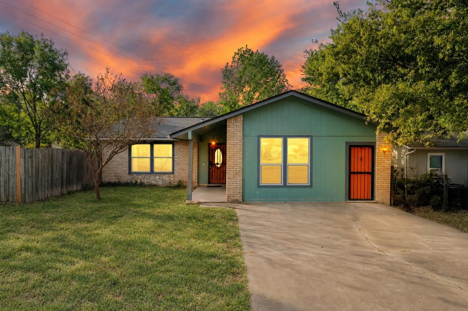 2523 E Stassney LN - Photo 1
