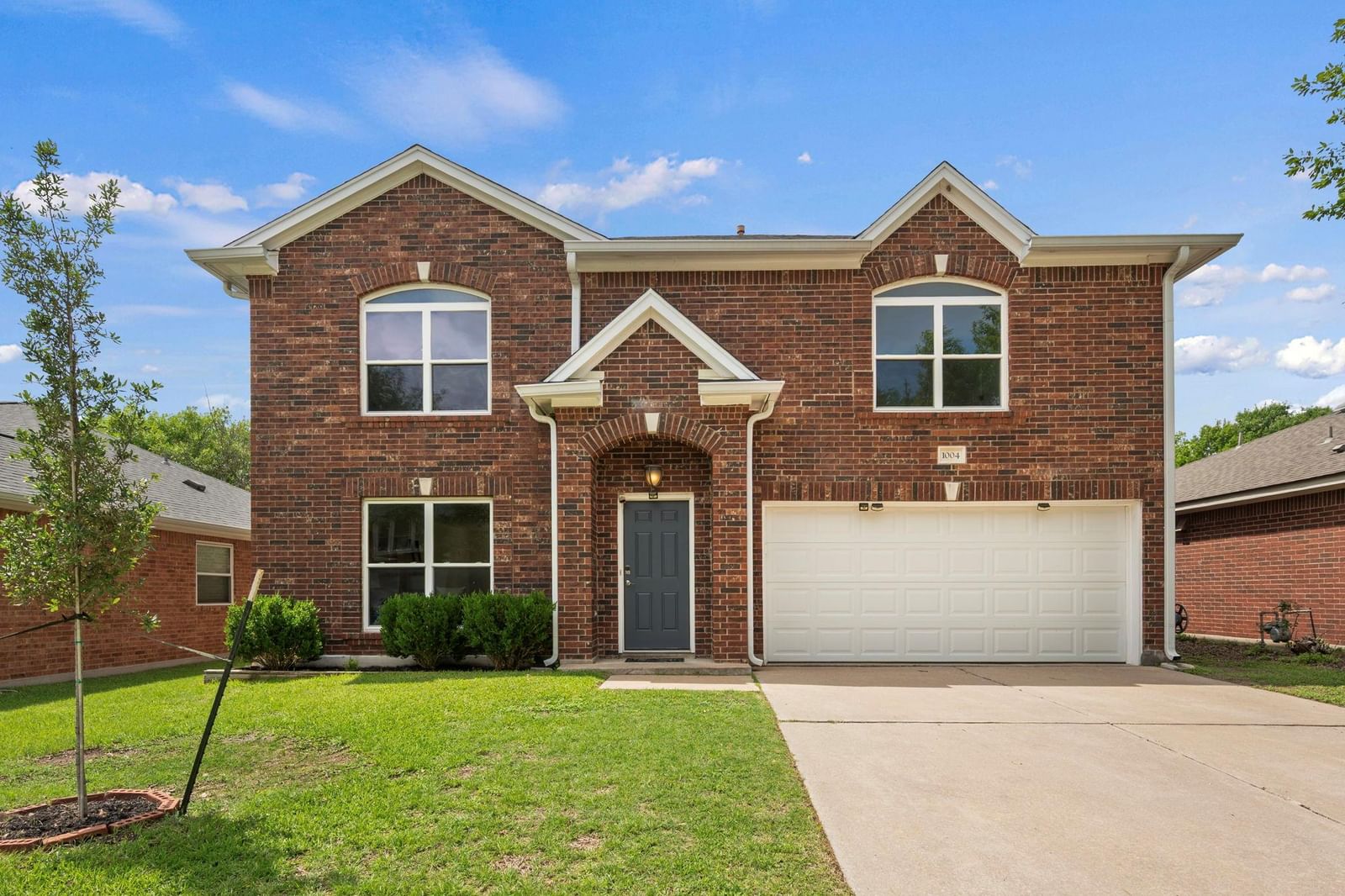 1004 HUGHMONT DR - Photo 1