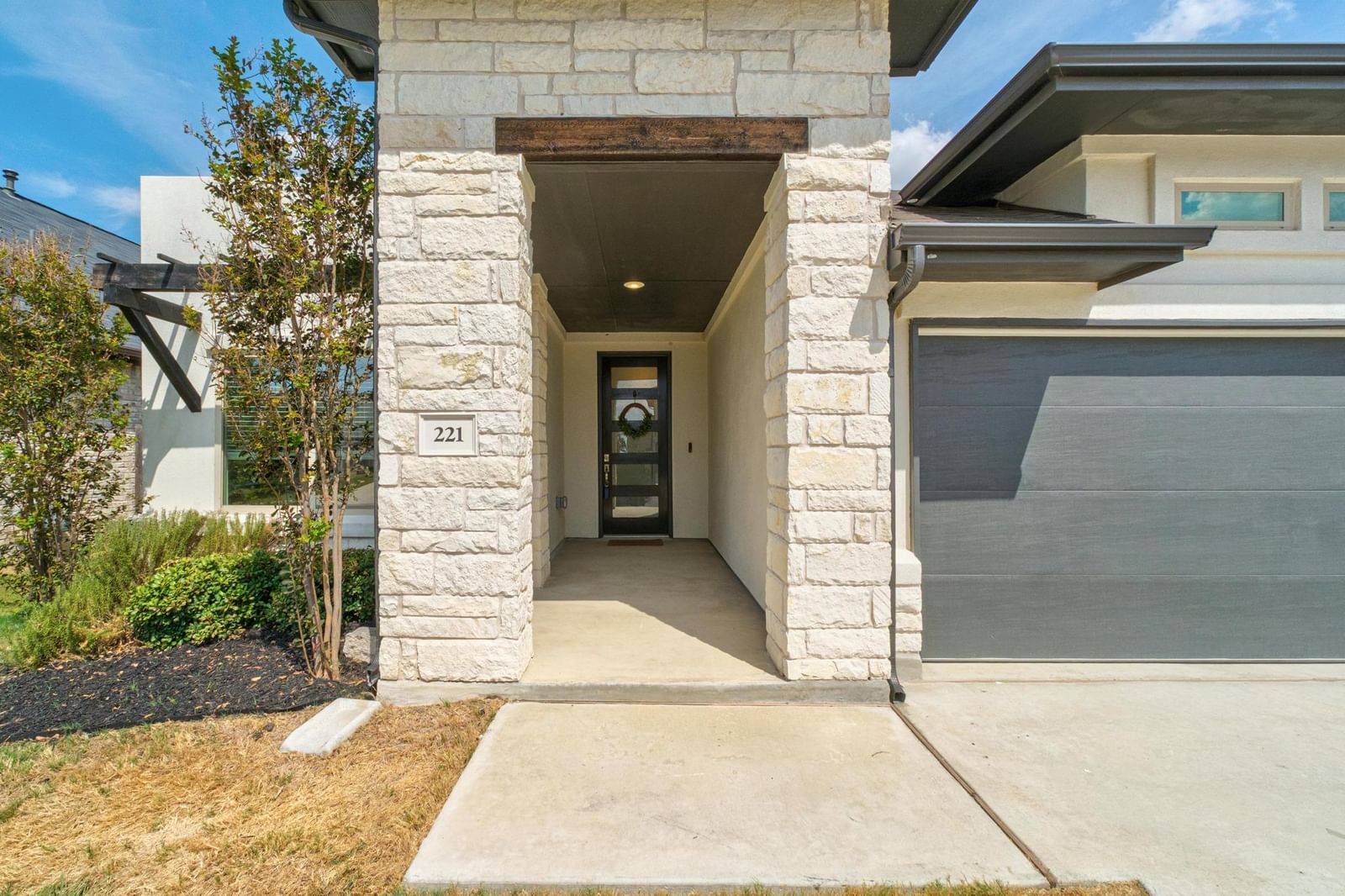 221 Short Leaf DR - Photo 1
