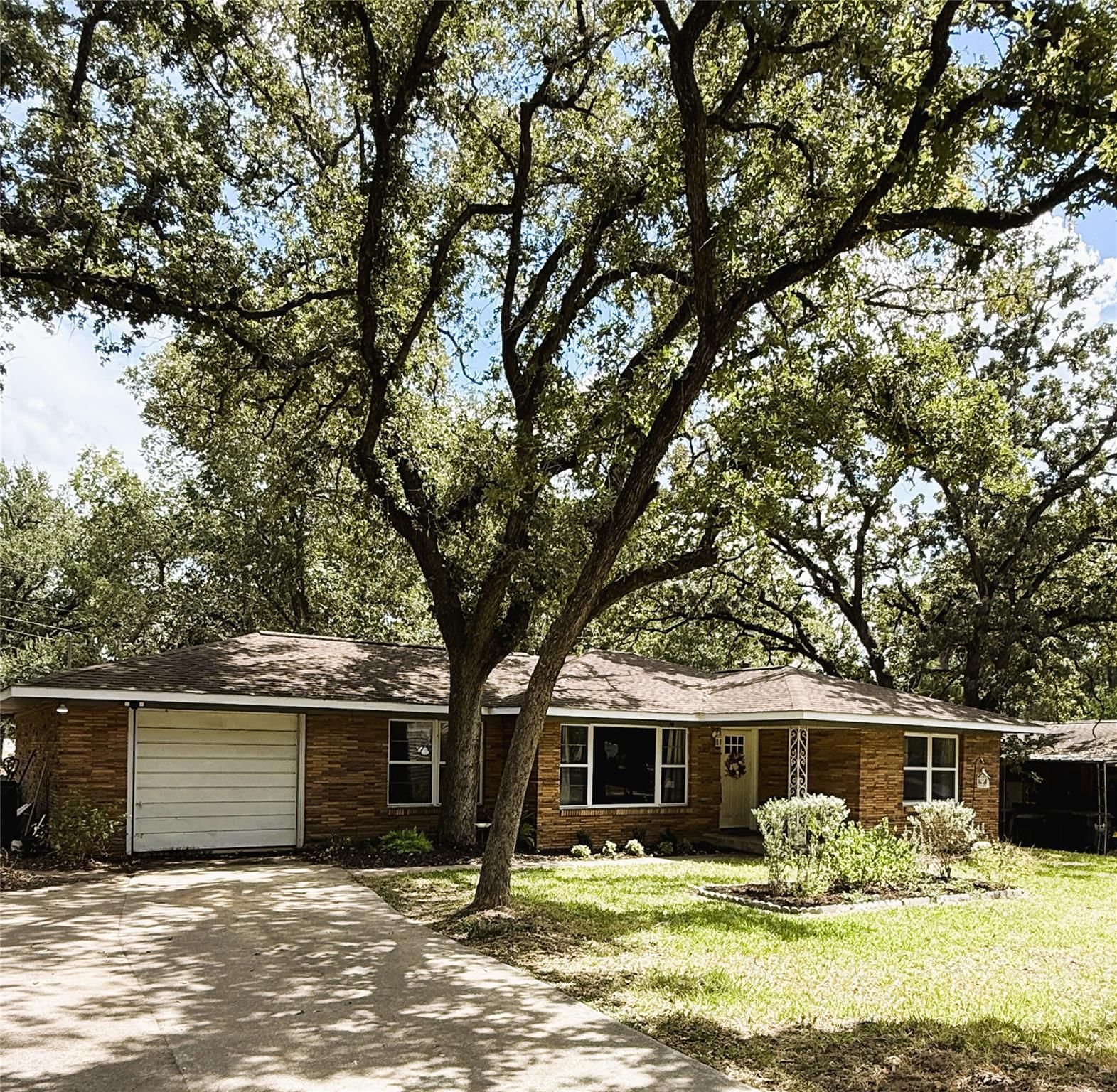 2105 Vogel Ave - Photo 1