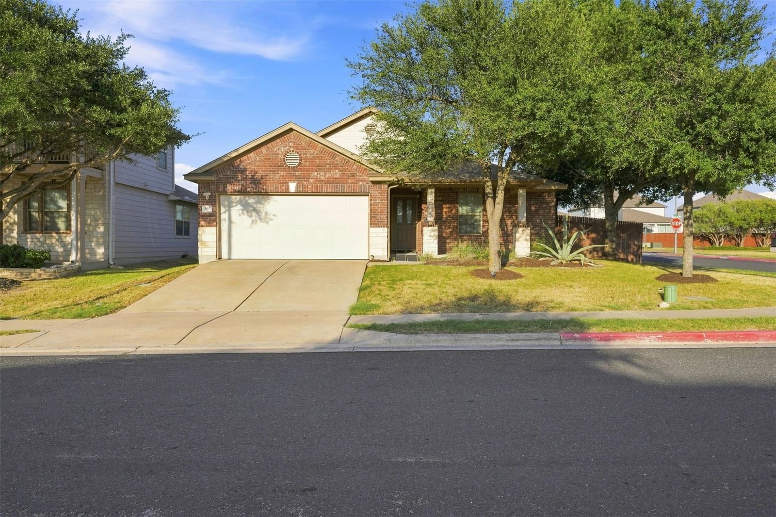 100 Quarry LN - Photo 1