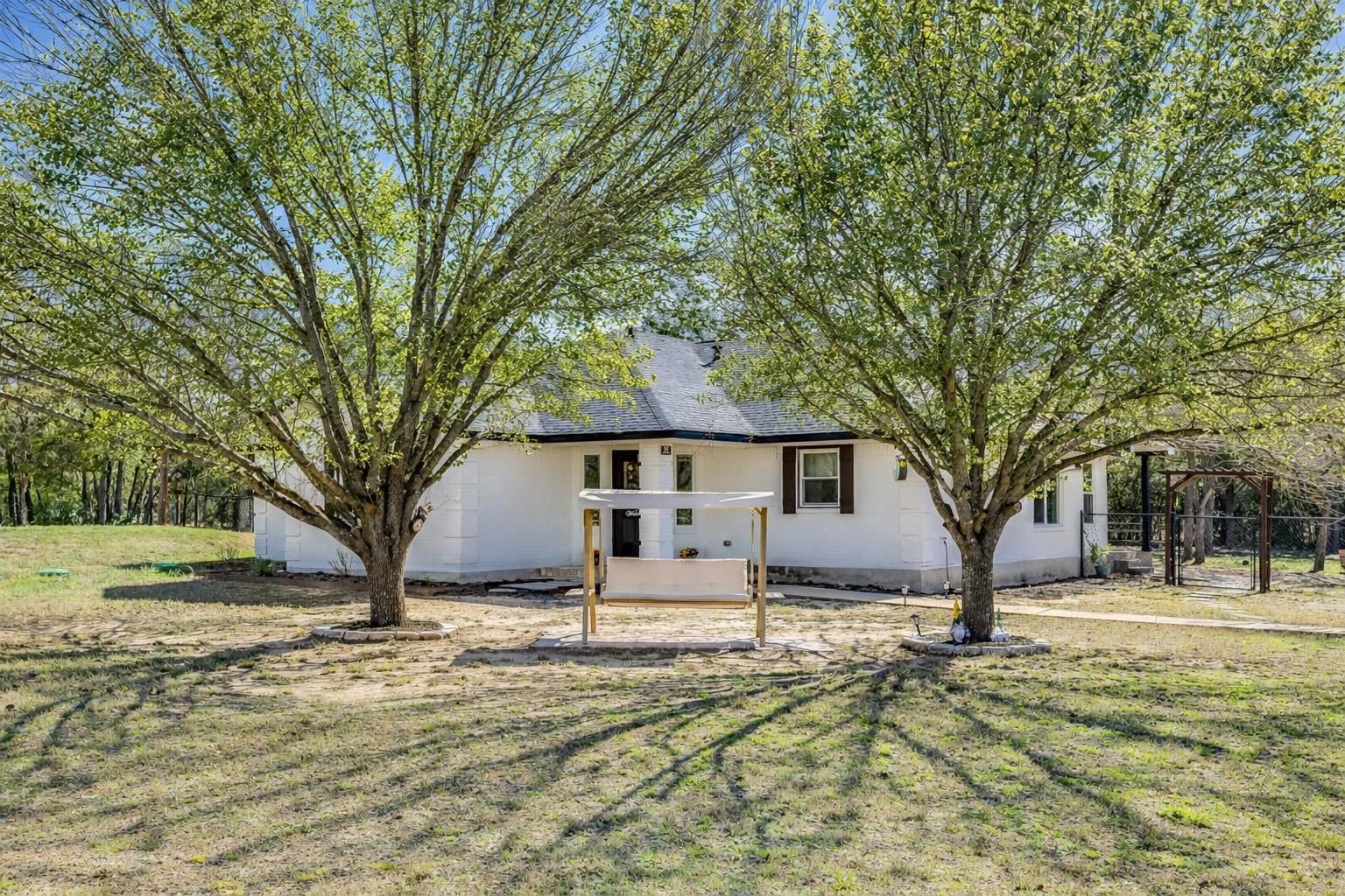 137 Oak DR - Photo 1