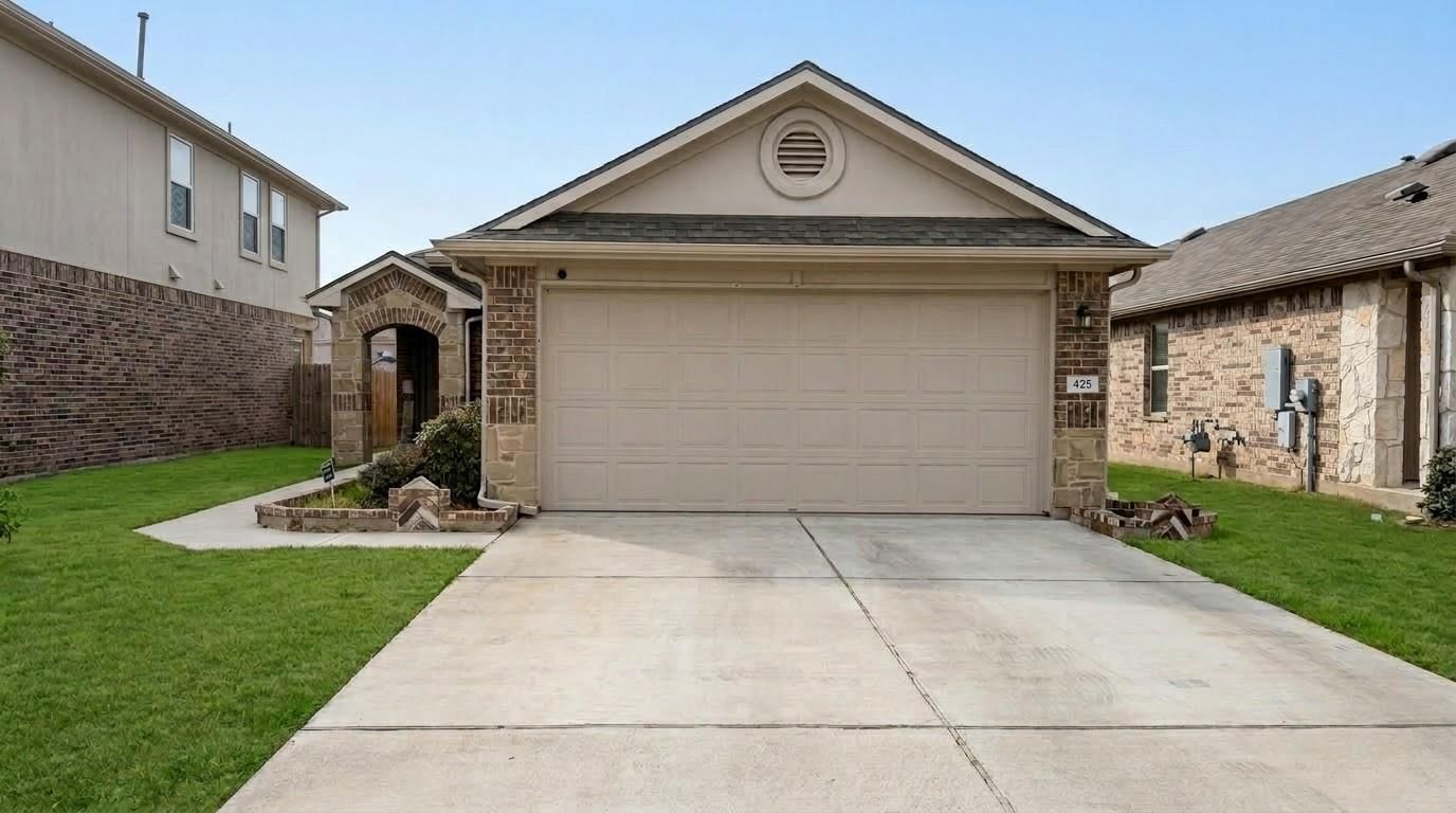 425 Shiner LN - Photo 1