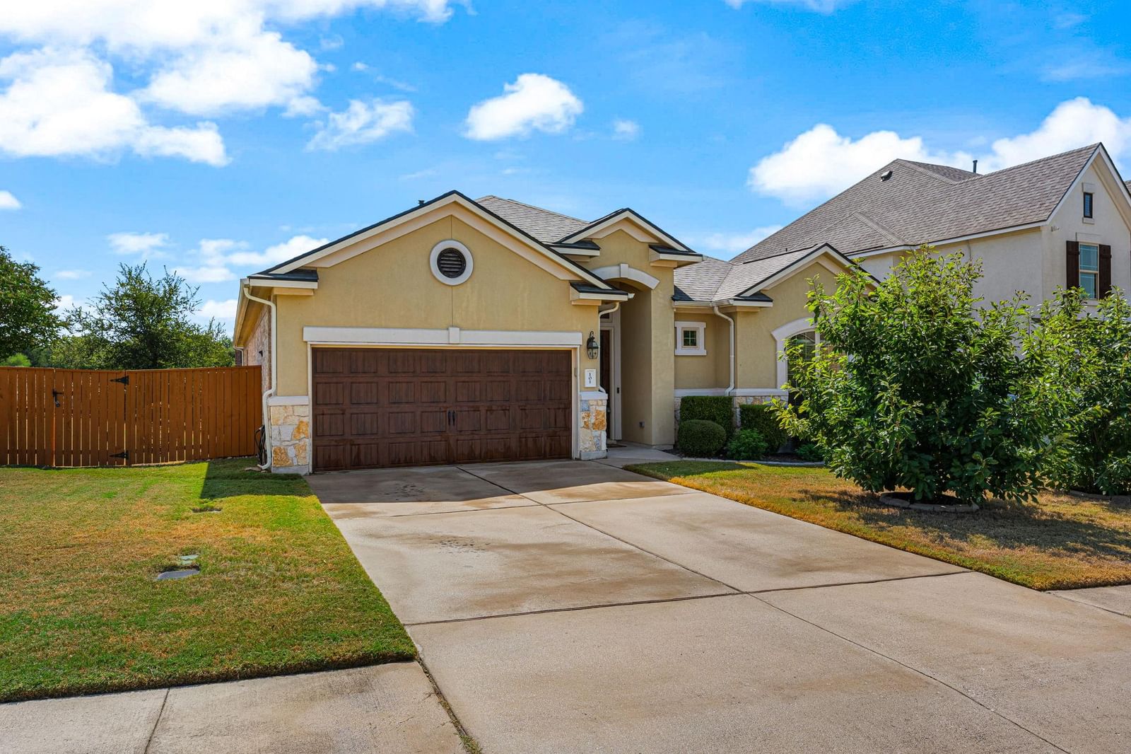 101 Fort Richardson DR - Photo 1