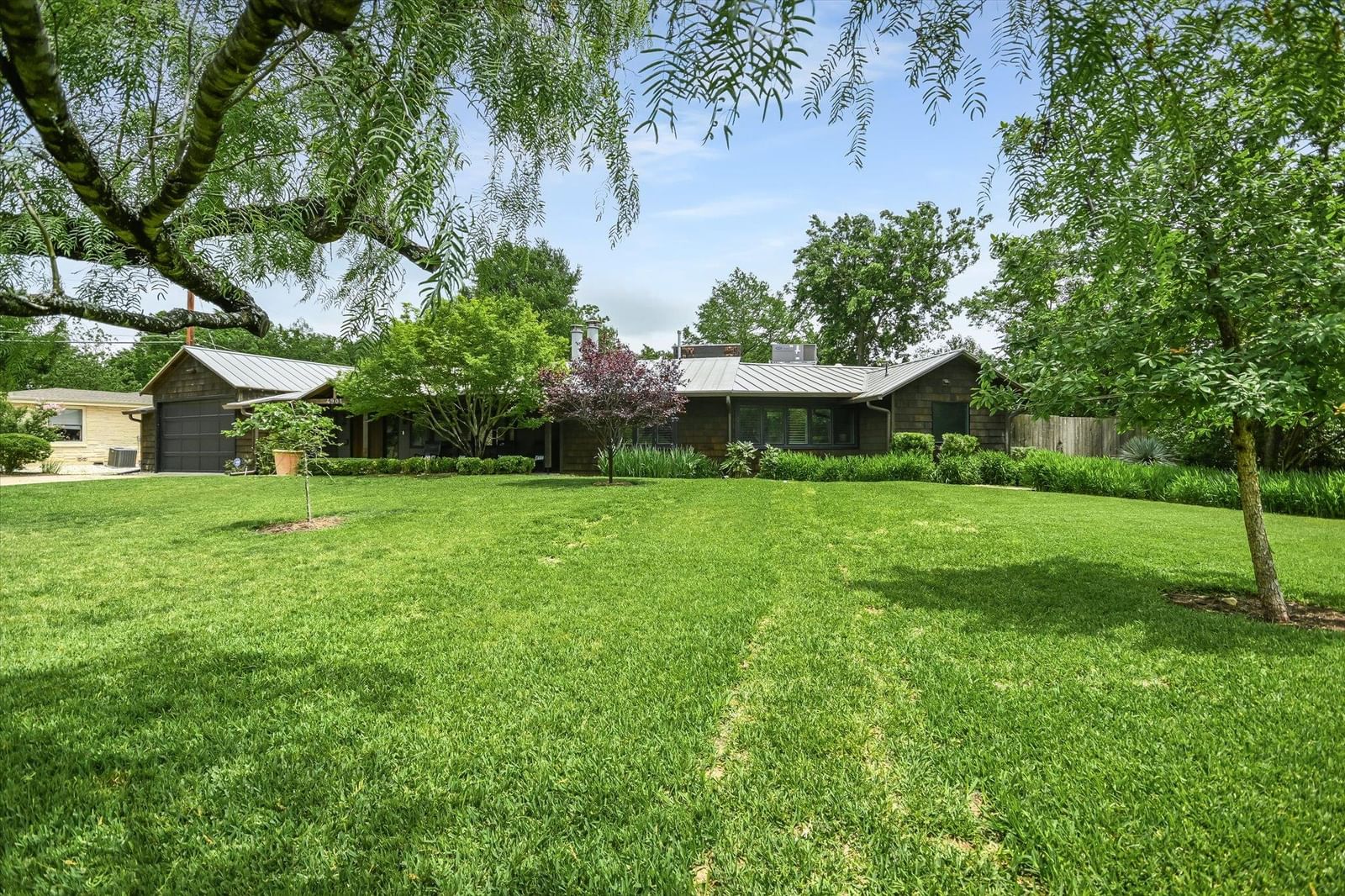 4901 Valley Oak DR - Photo 1