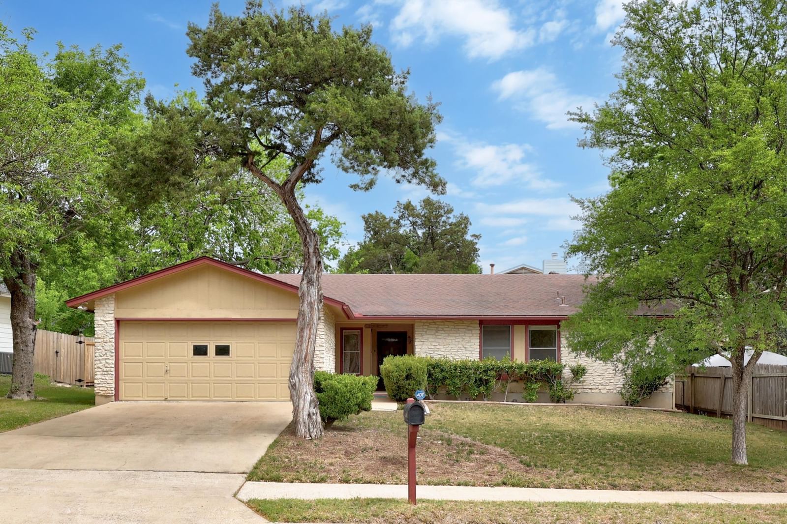 2110 Trede DR - Photo 1
