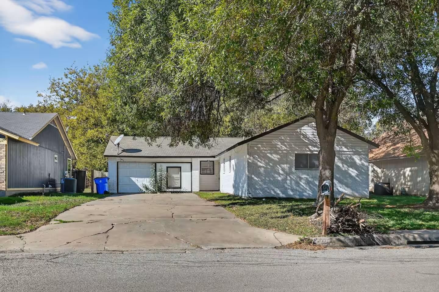 16402 Parkway DR - Photo 1