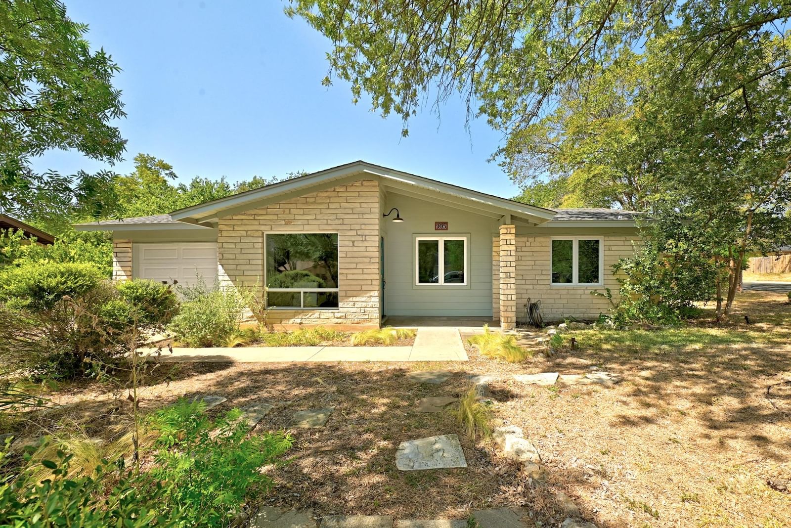 905 Emerald Wood DR - Photo 1