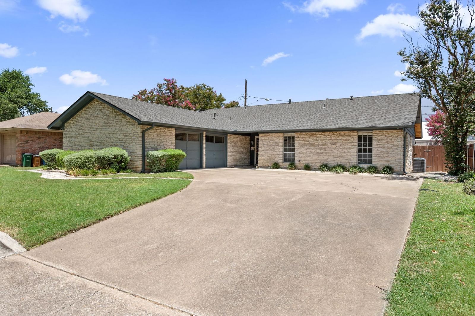 2712 Thrushwood DR #A & B - Photo 1