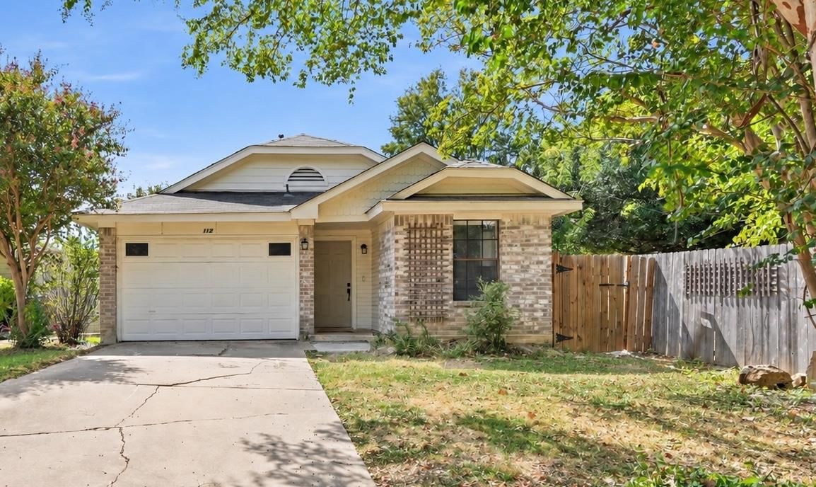 1124 Greenbriar LOOP - Photo 1