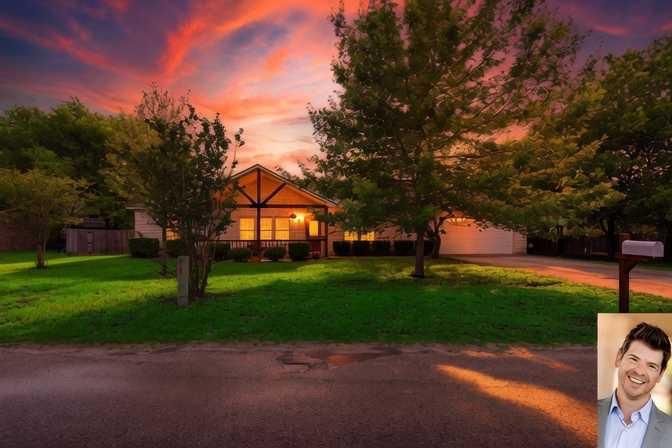 1221 Lovers LN - Photo 1