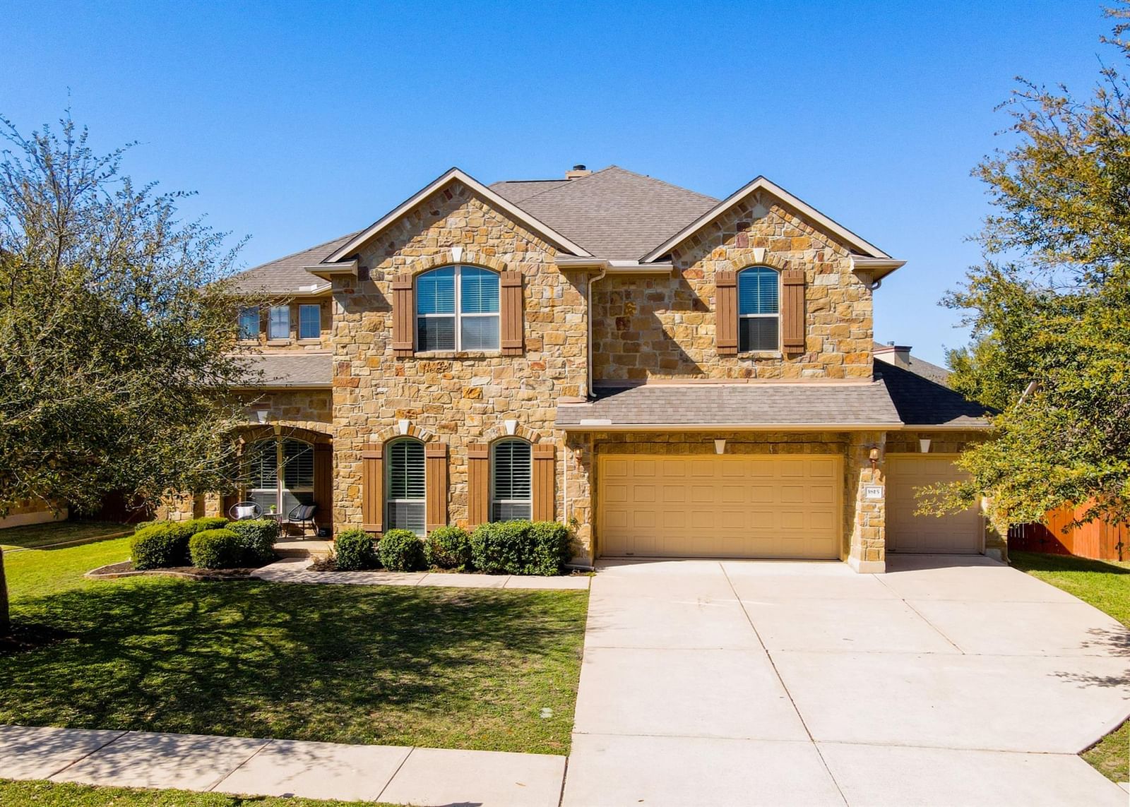 3815 Avery Woods LN - Photo 1