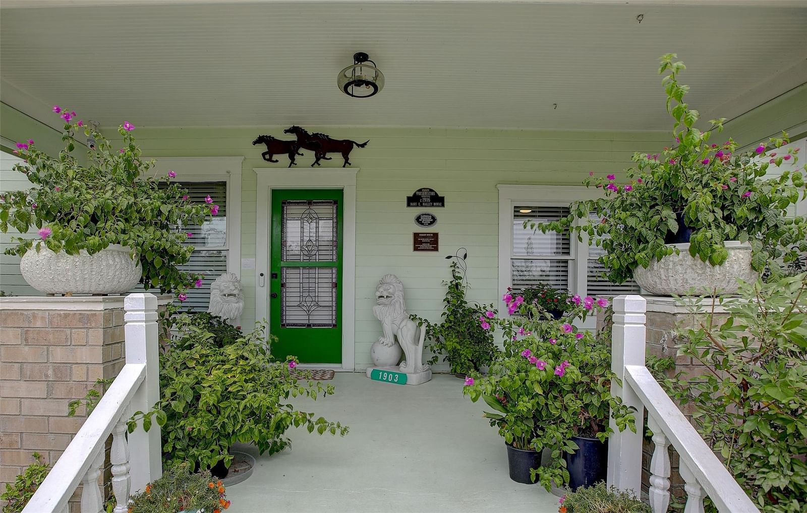1903 S Austin Ave - Photo 1
