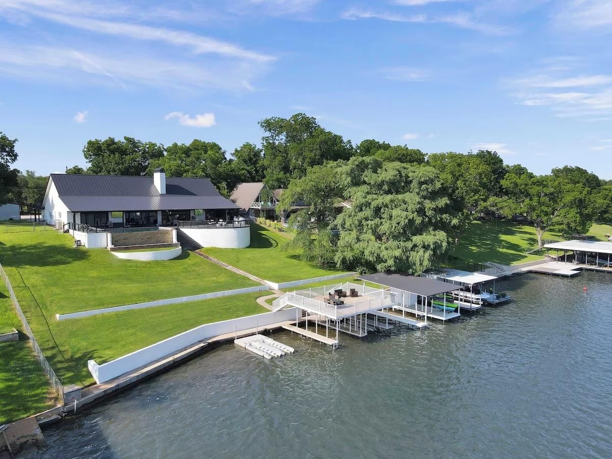 3120 River Oaks DR - Photo 1