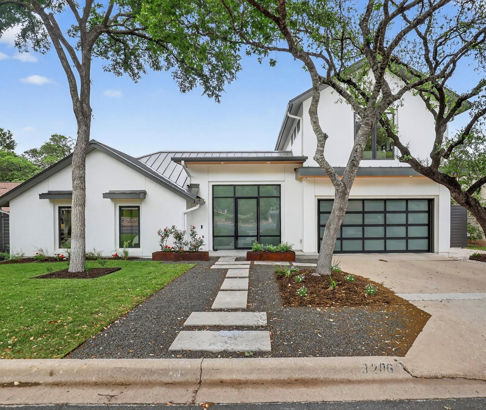 3206 Thousand Oaks DR - Photo 1