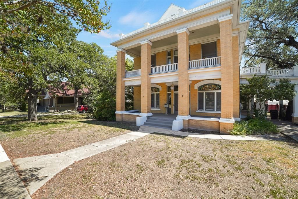 504 Main ST - Photo 1