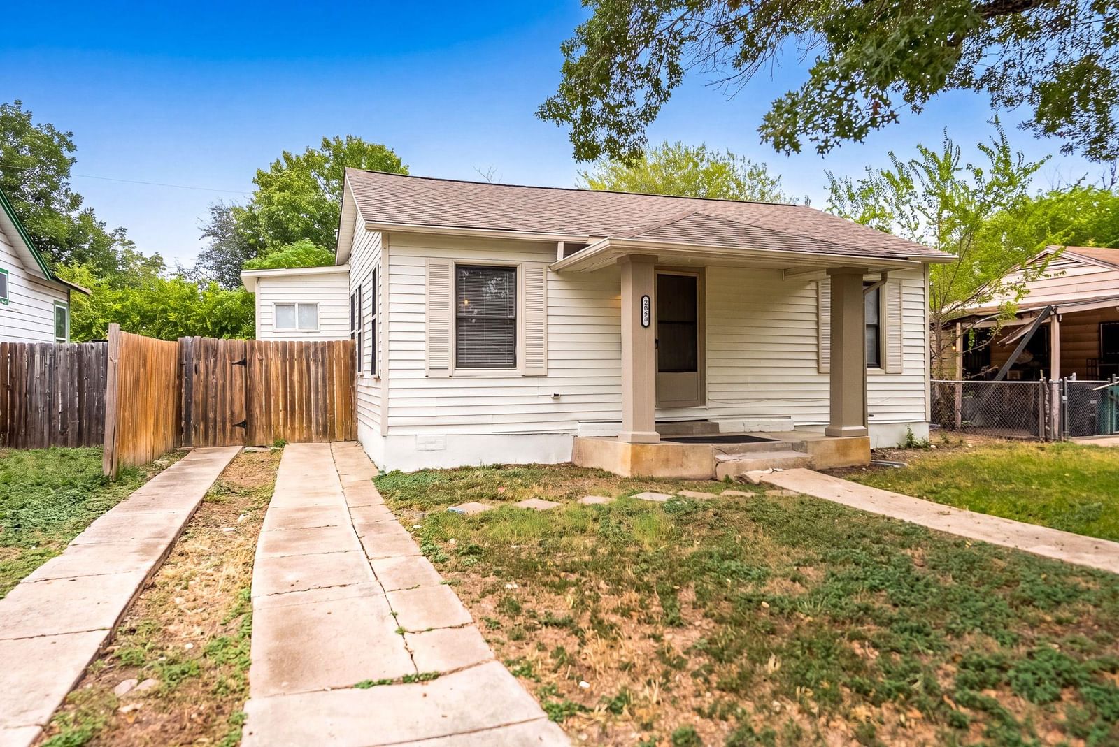 1627 W Thorain BLVD - Photo 1