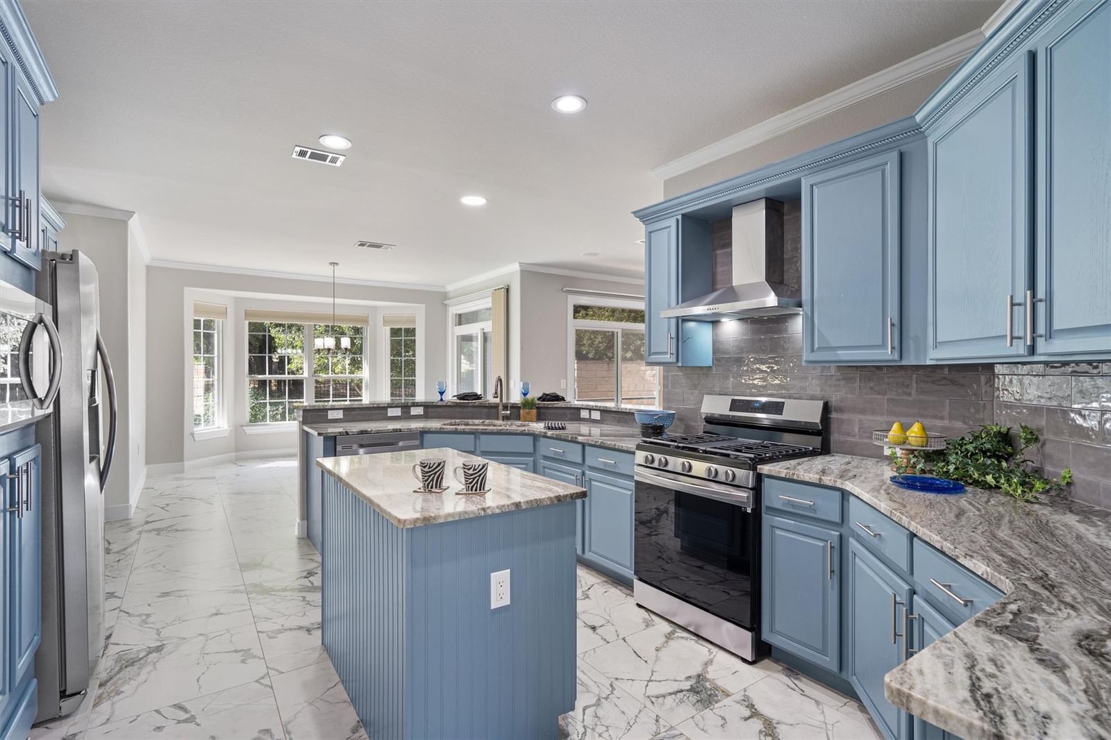302 Armstrong DR - Photo 1