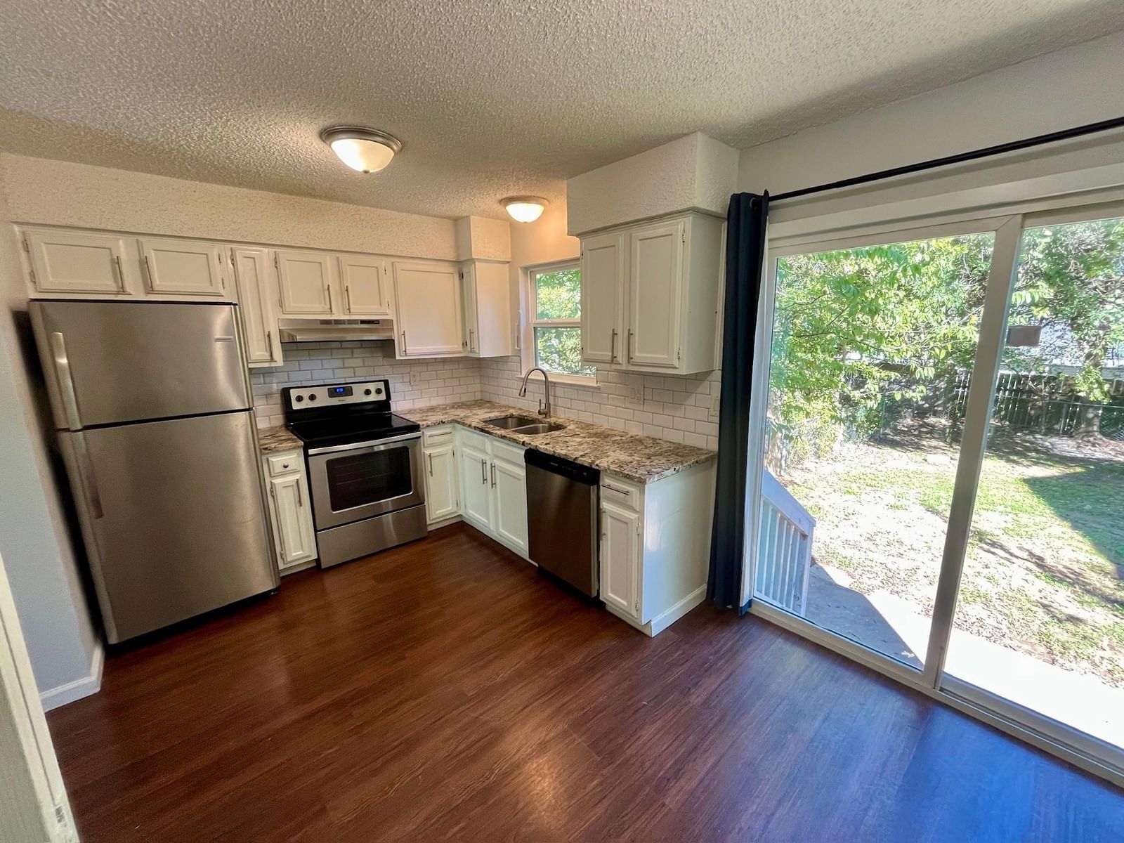 122 Hillside DR - Photo 1