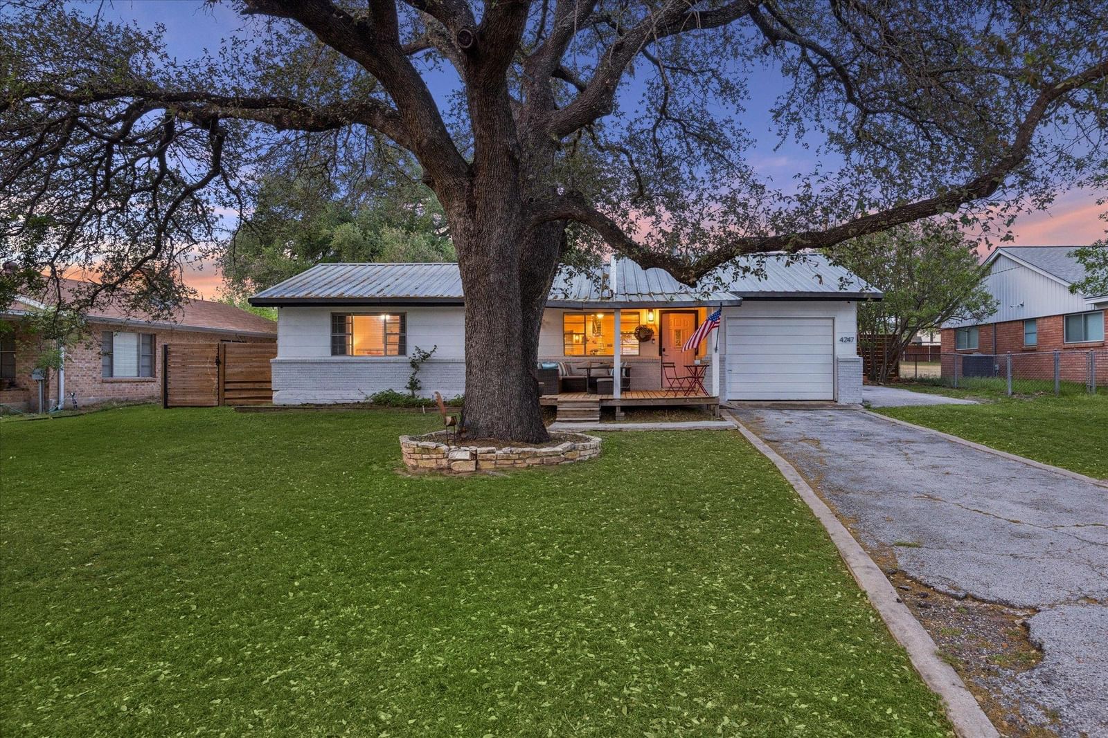 4247 River Oaks DR - Photo 1