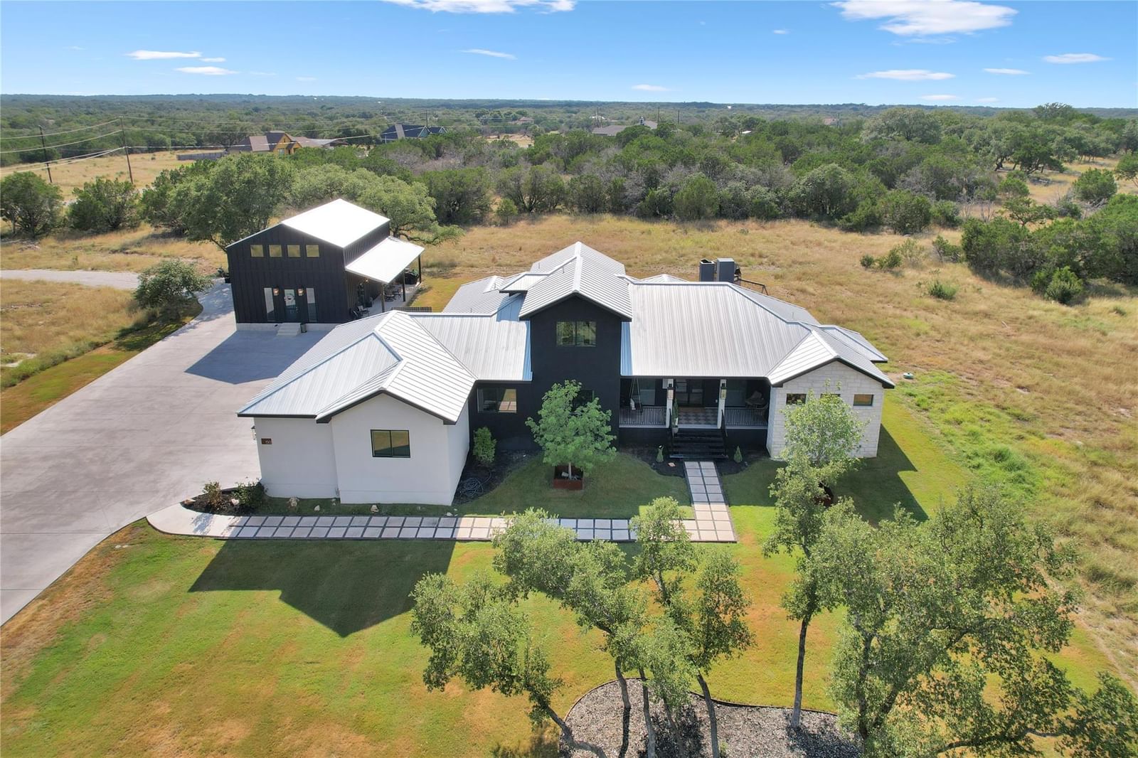 150 Wandering Oak CIR - Photo 1