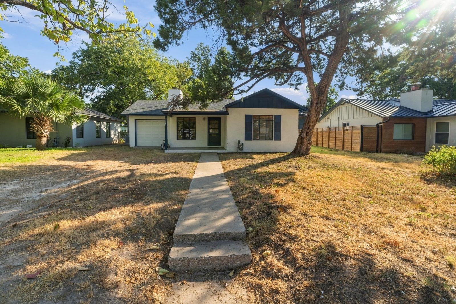 1302 Bentwood RD - Photo 1