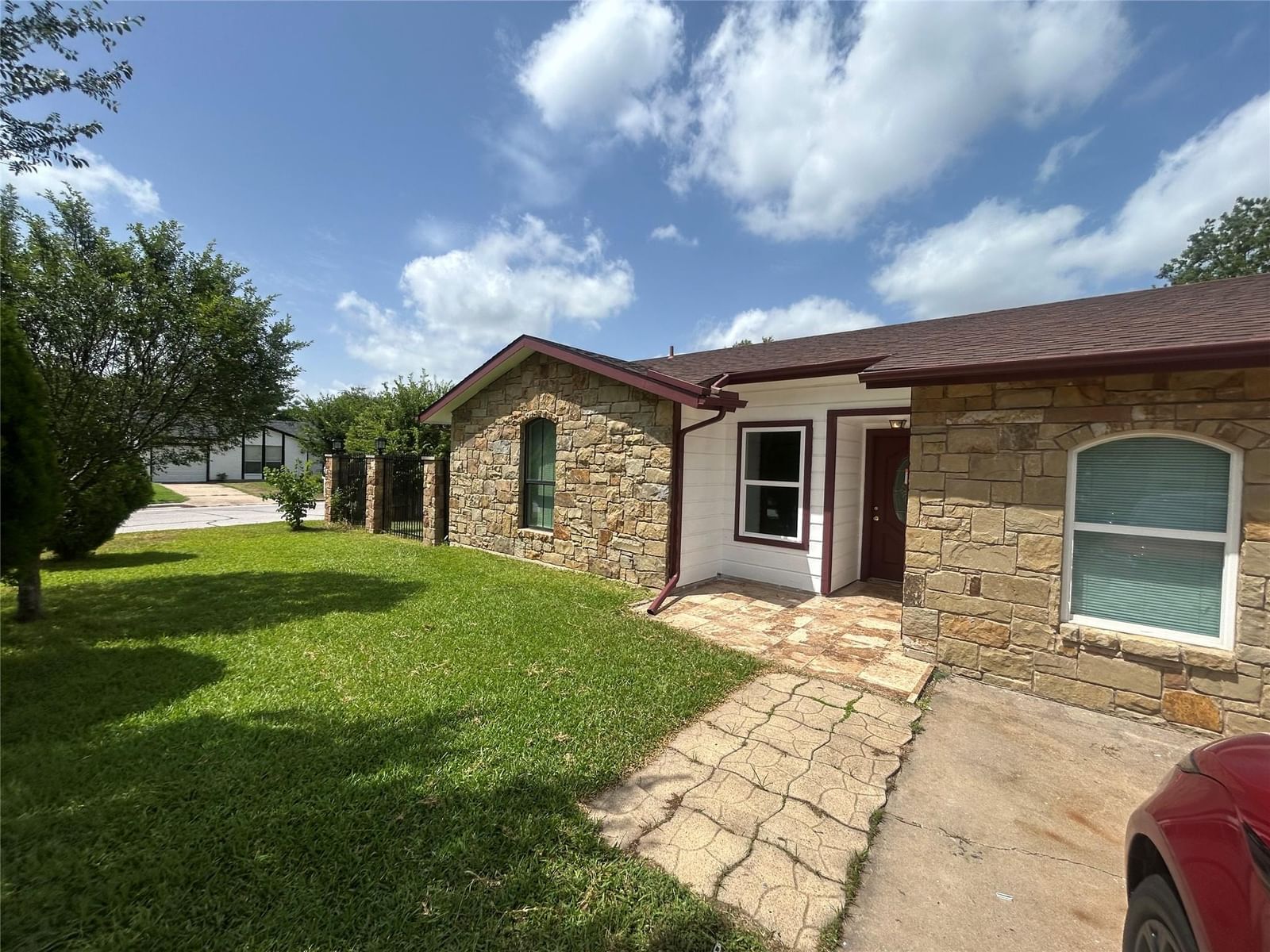 1909 Heathwood CIR - Photo 1