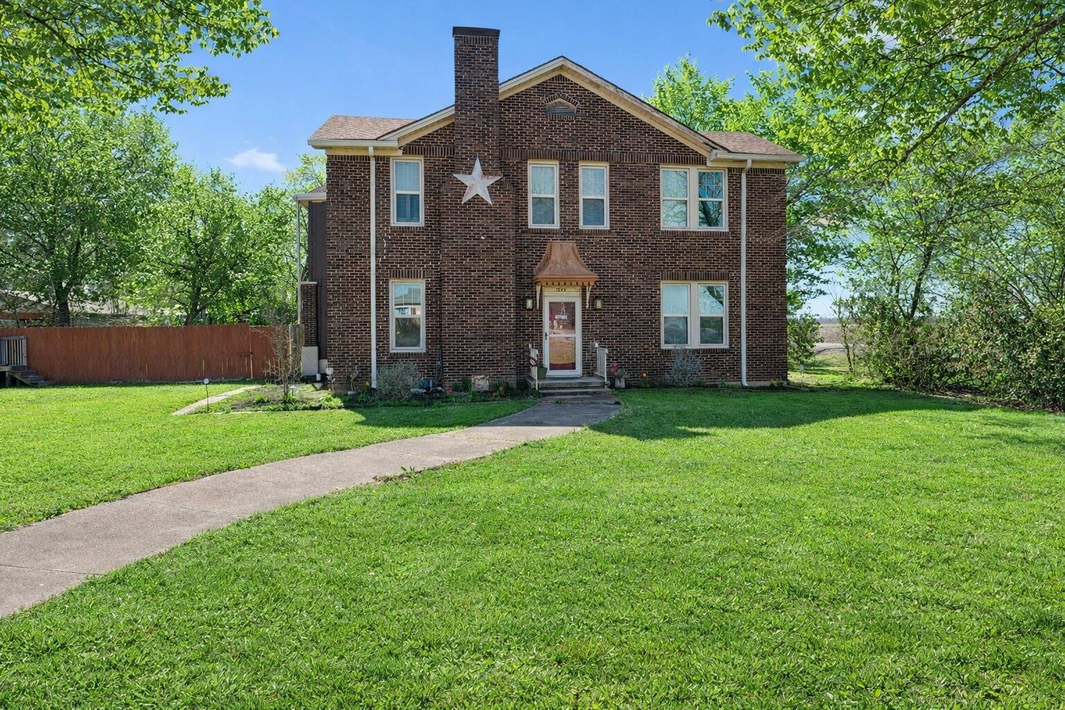1543 Clark ST - Photo 1