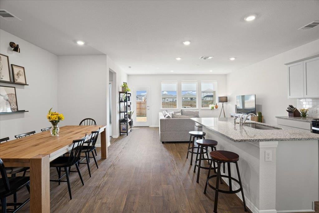 209 Connor LN - Photo 1