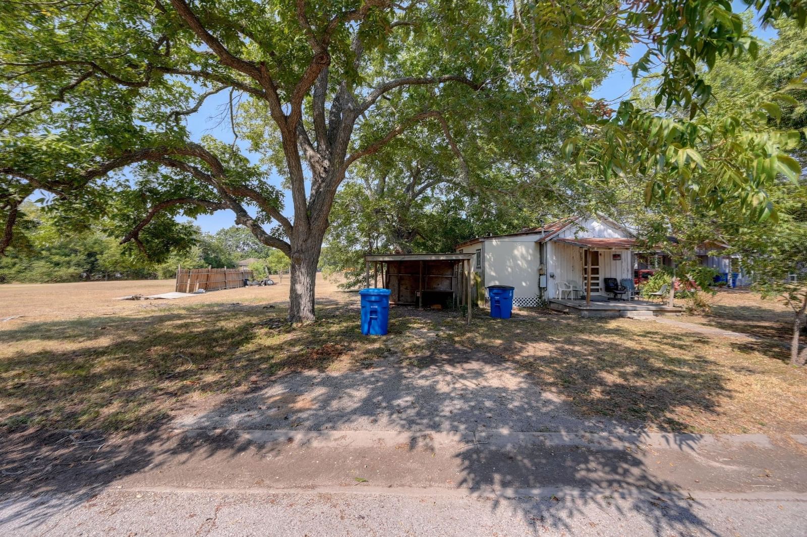 1317 Hondo ST - Photo 1