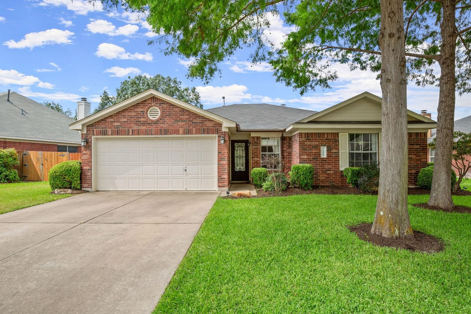 1205 Crossvine WAY - Photo 1