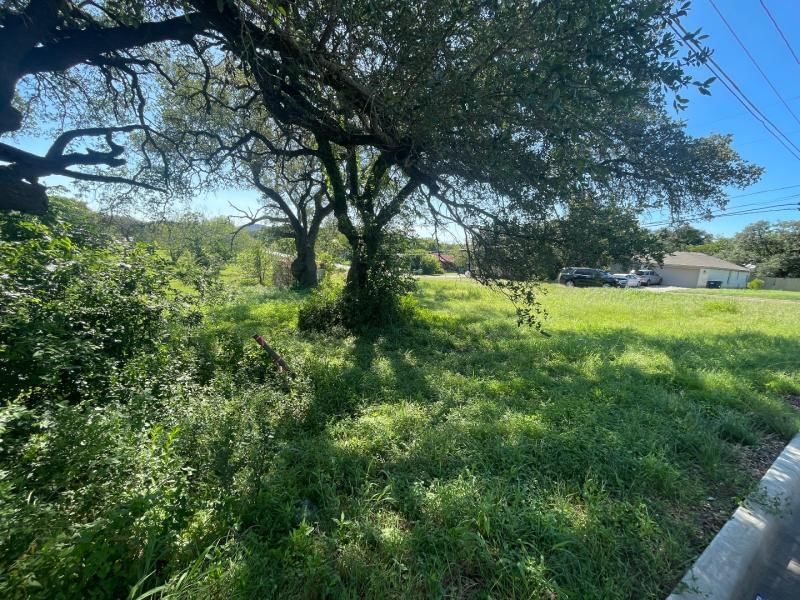 700 Rhomberg ST - Photo 1