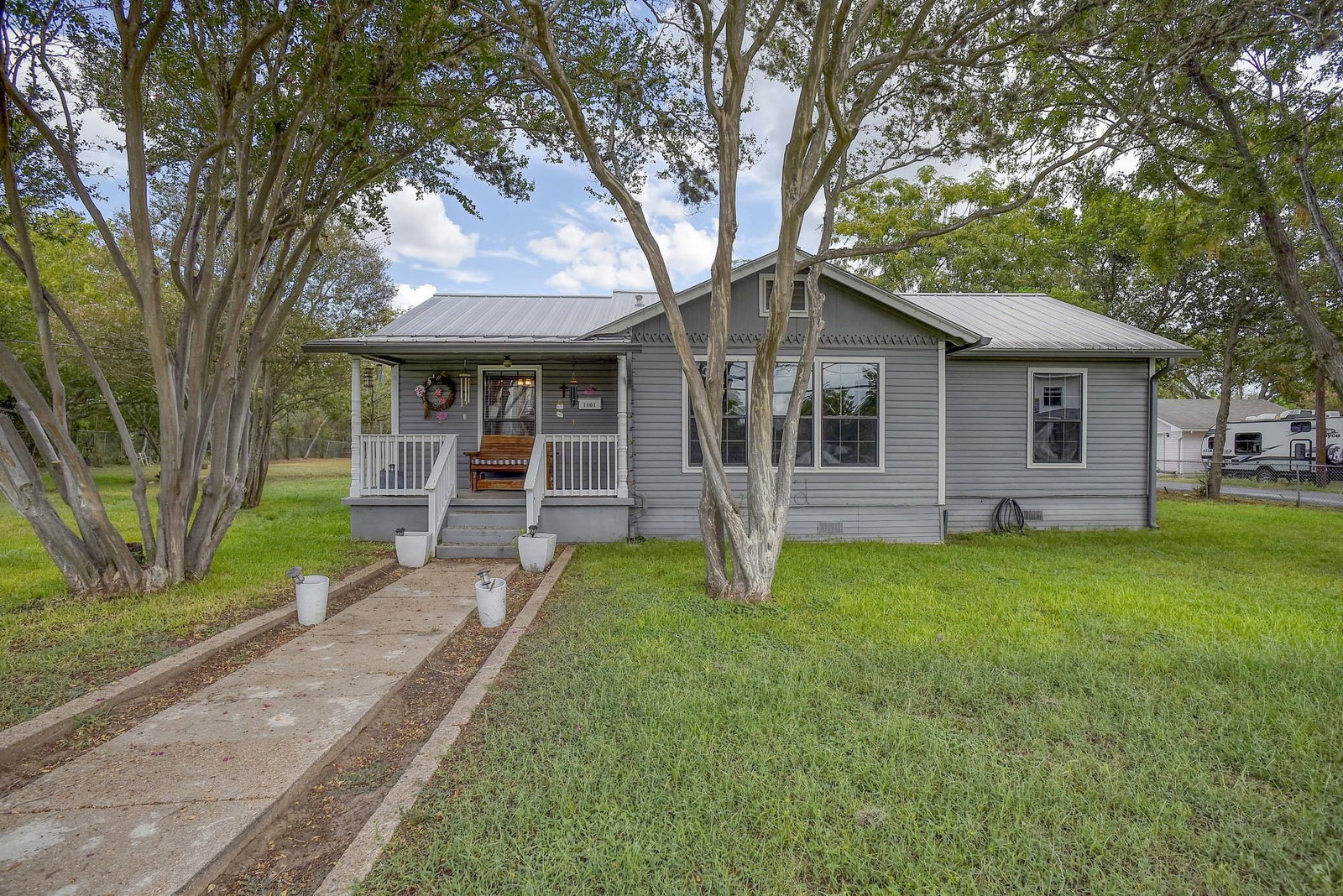 1401 Hill ST - Photo 1