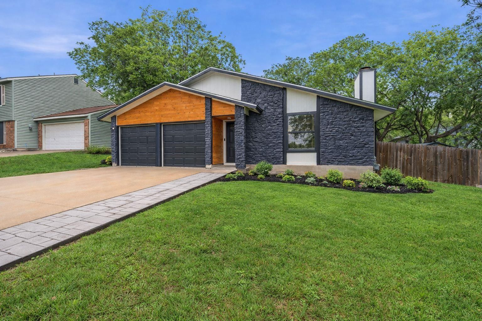 7803 Manassas DR - Photo 1
