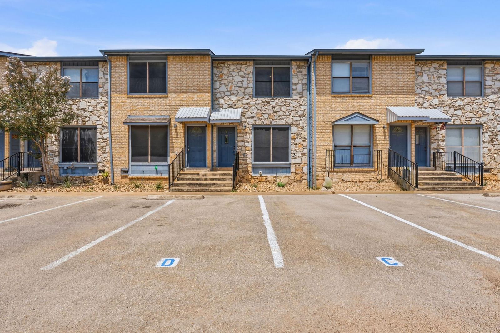 3009 Whisper Oaks LN #C - Photo 1