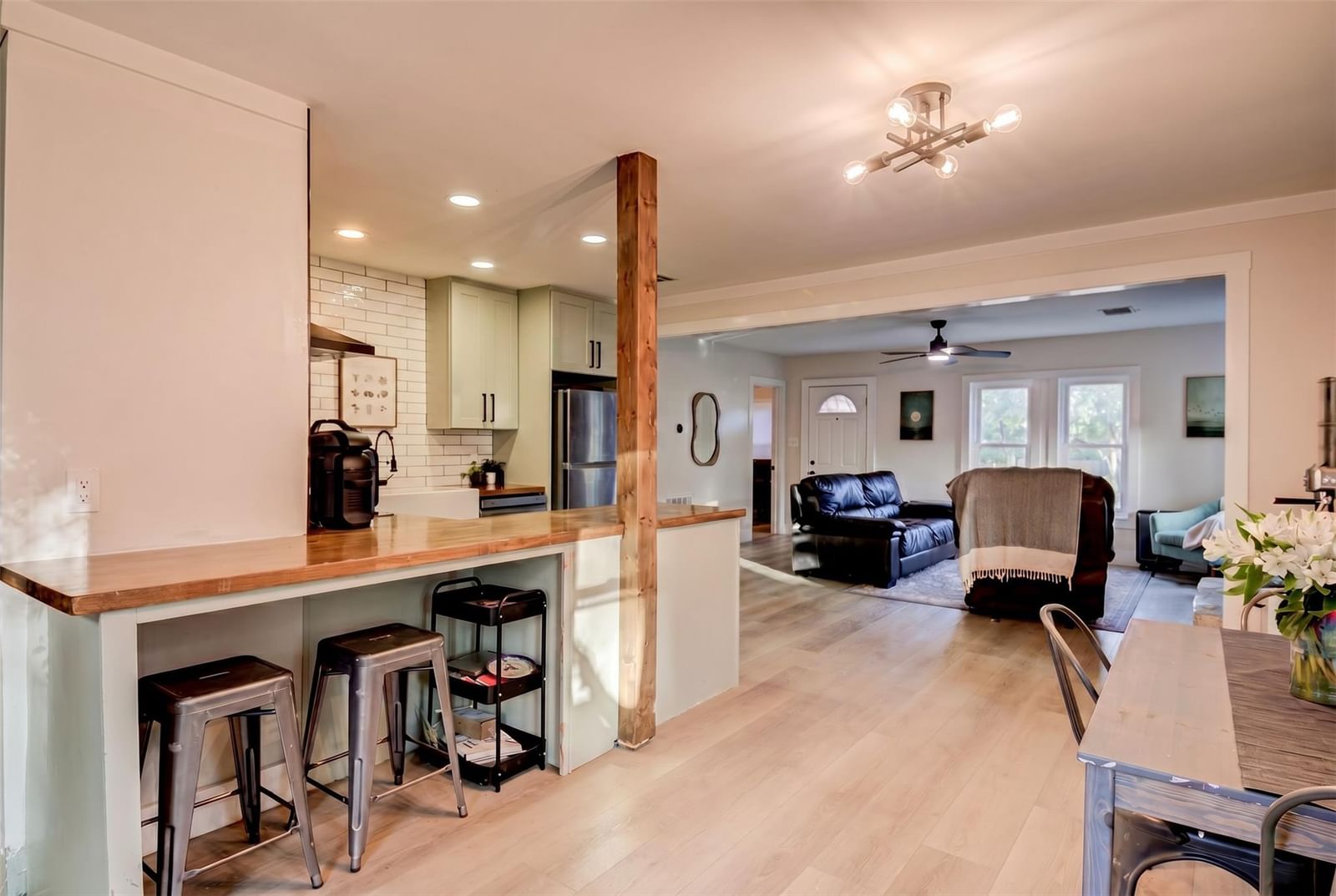1103 Bluebonnet DR - Photo 1
